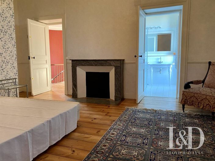 Image No.16-8 Bed Property for sale