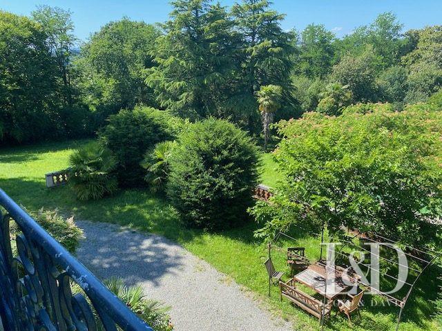 Image No.17-8 Bed Property for sale