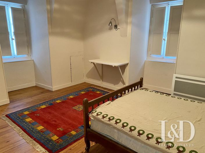 Image No.18-8 Bed Property for sale