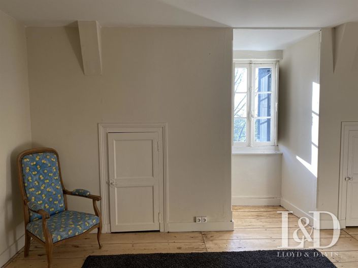 Image No.19-8 Bed Property for sale