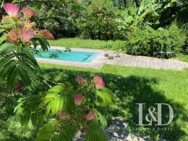 Image No.21-8 Bed Property for sale