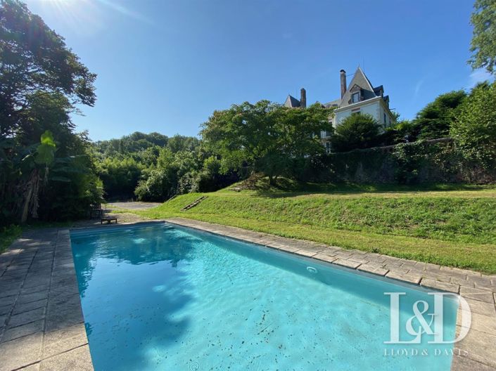 Image No.22-8 Bed Property for sale