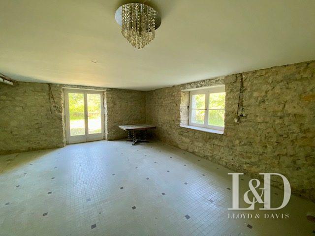 Image No.27-8 Bed Property for sale