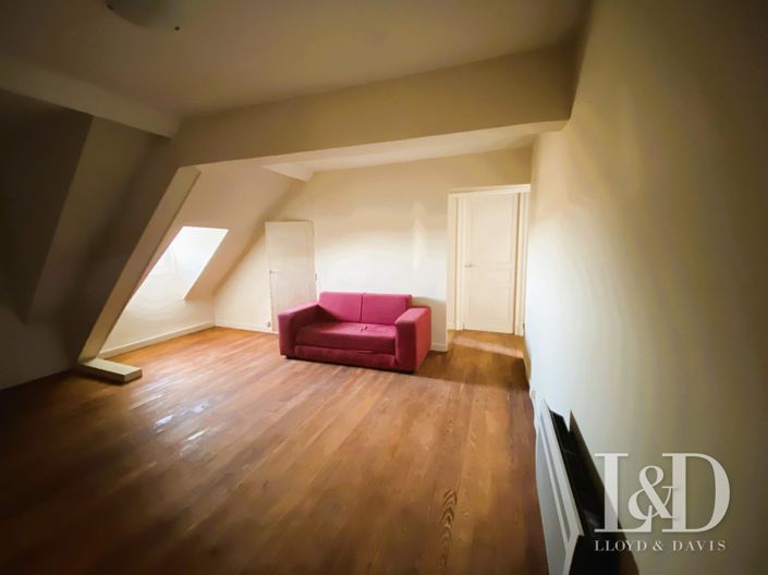 Image No.28-8 Bed Property for sale