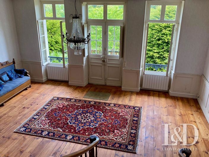 Image No.5-8 Bed Property for sale