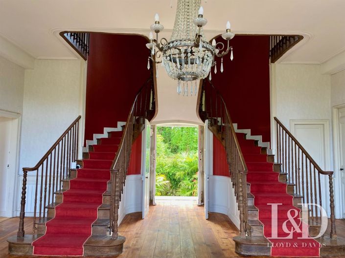 Image No.6-8 Bed Property for sale