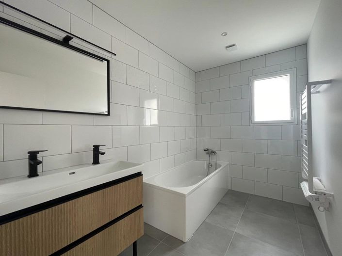 Image No.10-3 Bed House for sale