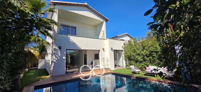 Image No.1-4 Bed House for sale