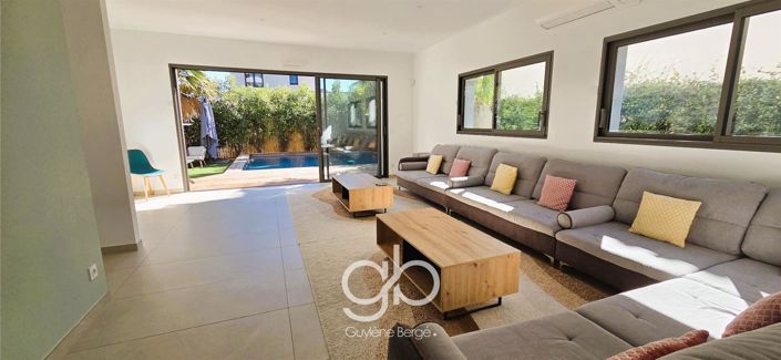 Image No.2-4 Bed House for sale