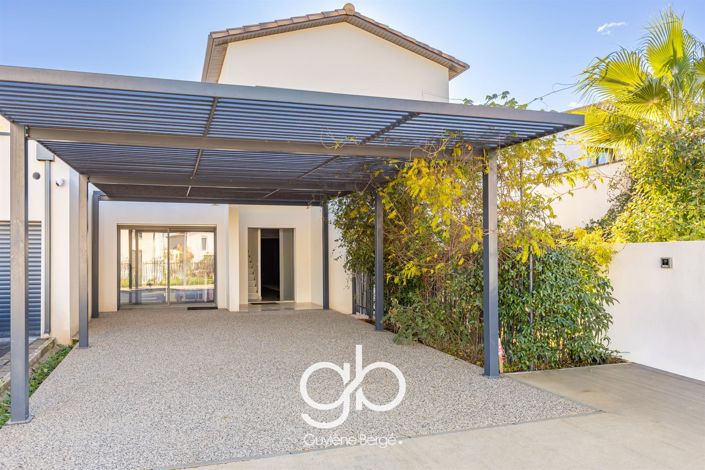 Image No.2-4 Bed House for sale