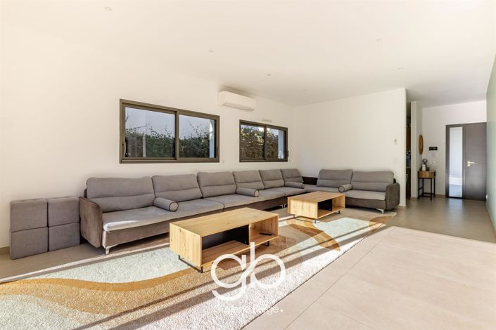 Image No.6-4 Bed House for sale