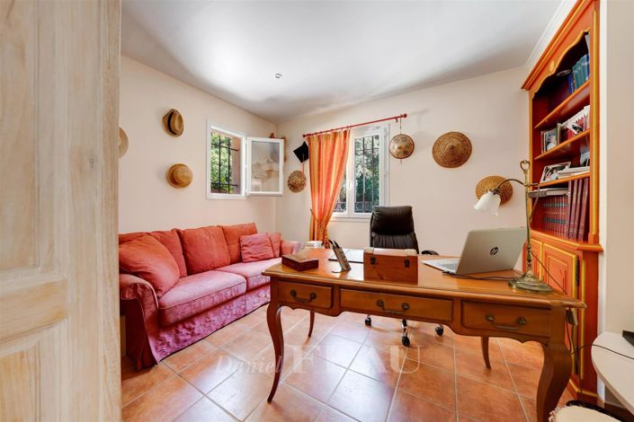 Image No.14-5 Bed House for sale