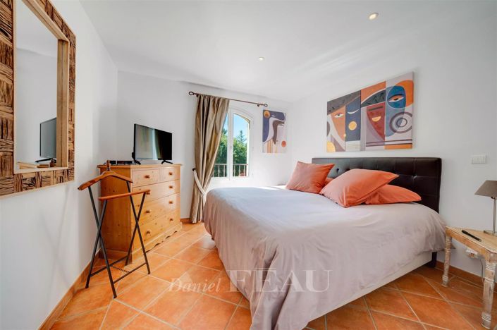 Image No.15-5 Bed House for sale