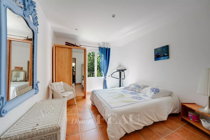 Image No.17-5 Bed House for sale