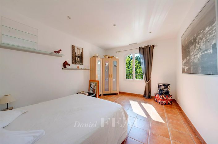 Image No.18-5 Bed House for sale