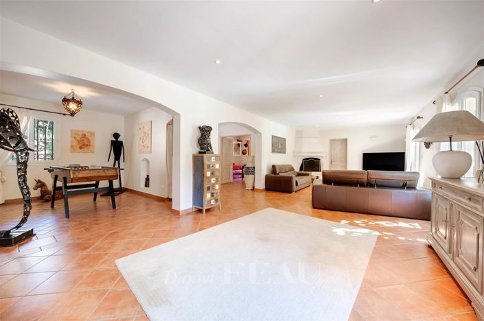 Image No.7-5 Bed House for sale