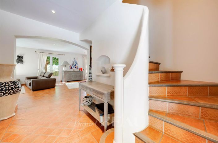 Image No.9-5 Bed House for sale