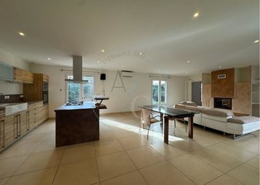 Maison de 5 chambres à vendre à Cogolin