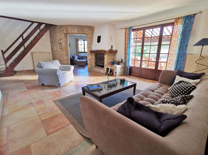 Image No.8-5 Bed House for sale