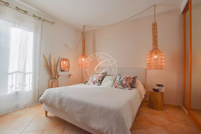 Image No.10-6 Bed House for sale