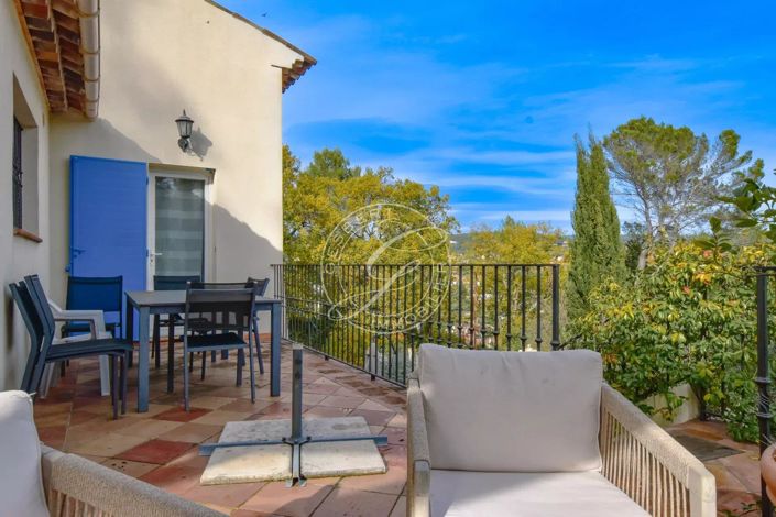 Image No.24-6 Bed House for sale