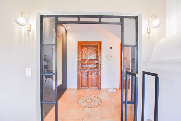 Image No.31-6 Bed House for sale