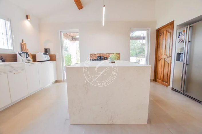 Image No.32-6 Bed House for sale