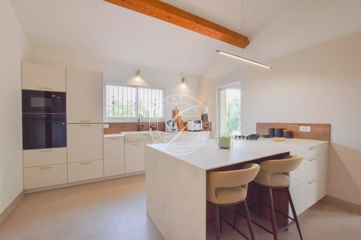 Image No.7-6 Bed House for sale