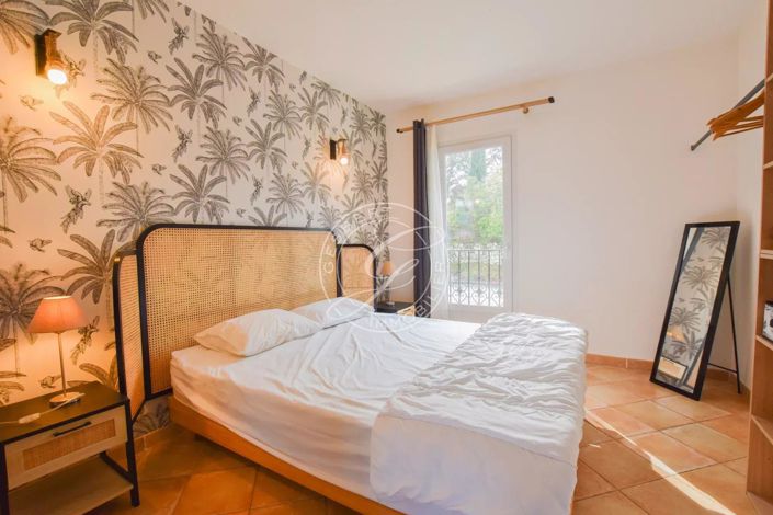 Image No.9-6 Bed House for sale