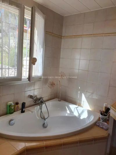 Image No.10-3 Bed House for sale