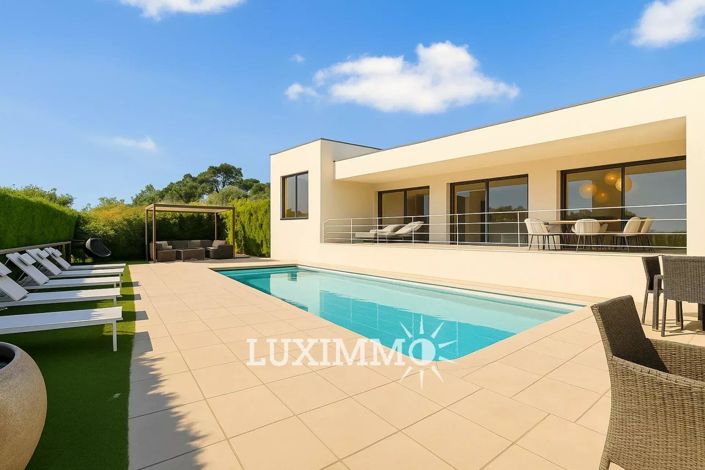 Image No.1-5 Bed House for sale