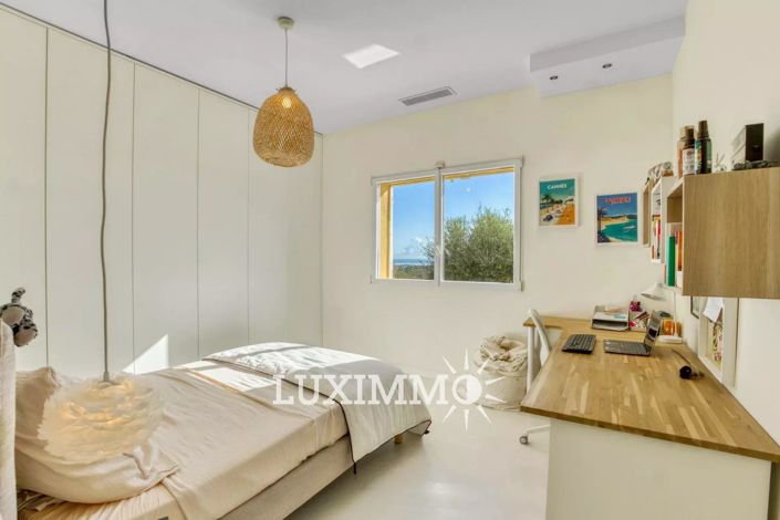 Image No.10-5 Bed House for sale