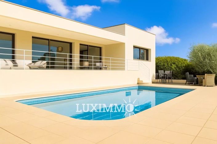 Image No.17-5 Bed House for sale