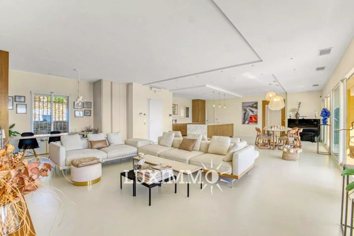 Image No.3-5 Bed House for sale