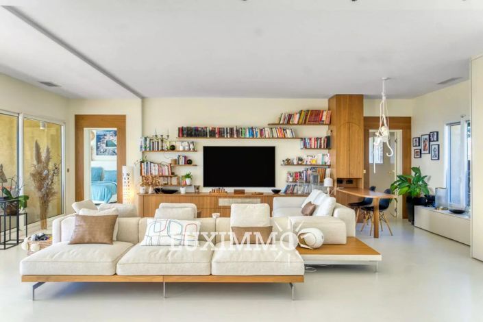 Image No.4-5 Bed House for sale