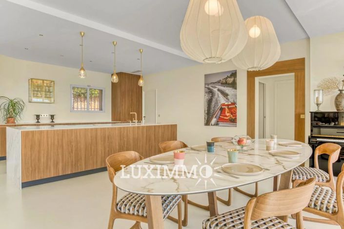 Image No.6-5 Bed House for sale