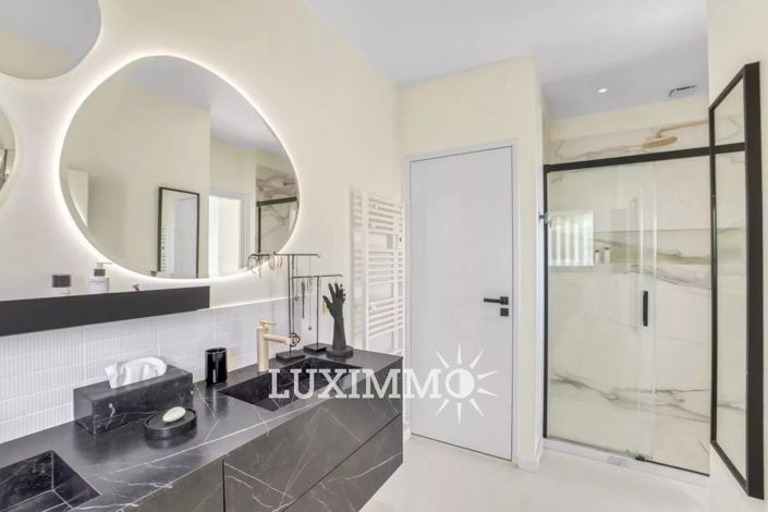 Image No.9-5 Bed House for sale