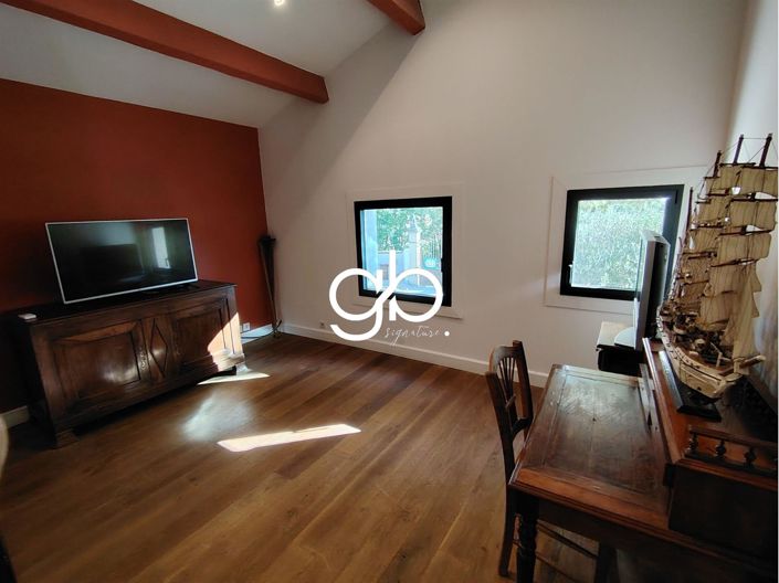 Image No.15-7 Bed House for sale