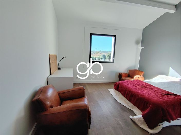 Image No.22-7 Bed House for sale