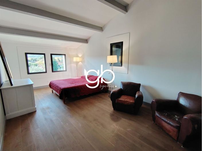 Image No.25-7 Bed House for sale