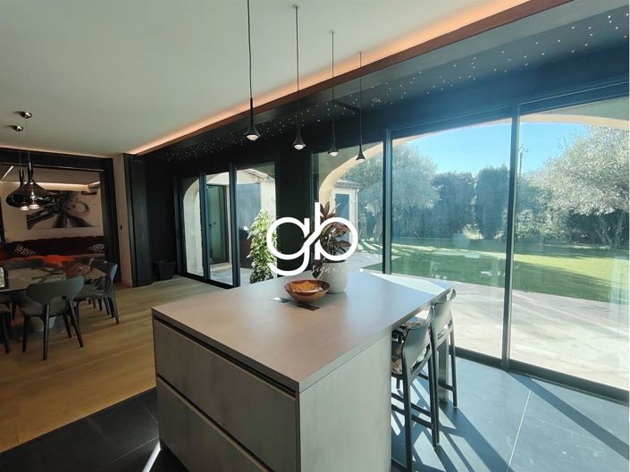 Image No.27-7 Bed House for sale