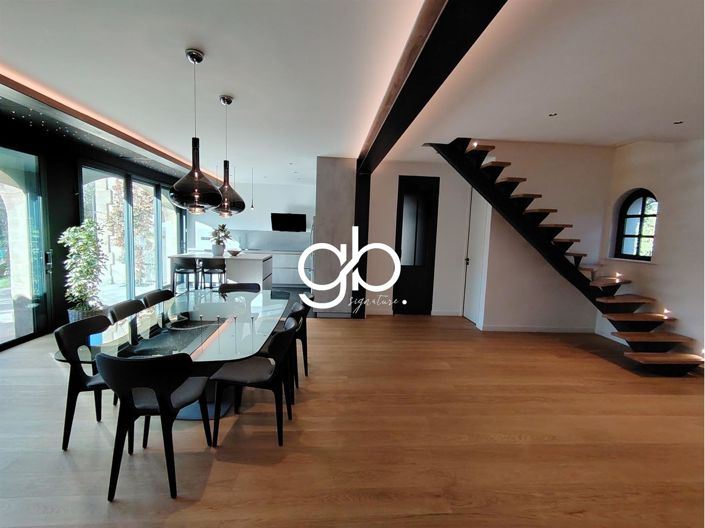 Image No.8-7 Bed House for sale