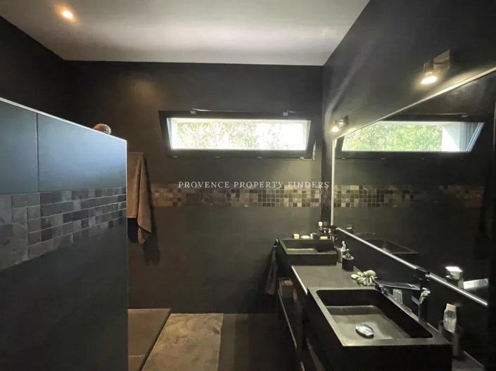 Image No.10-3 Bed House for sale