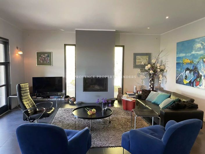 Image No.11-3 Bed House for sale