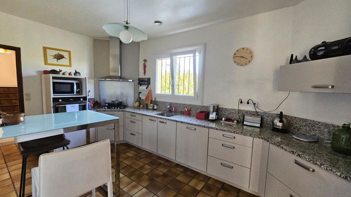 Image No.10-5 Bed House for sale