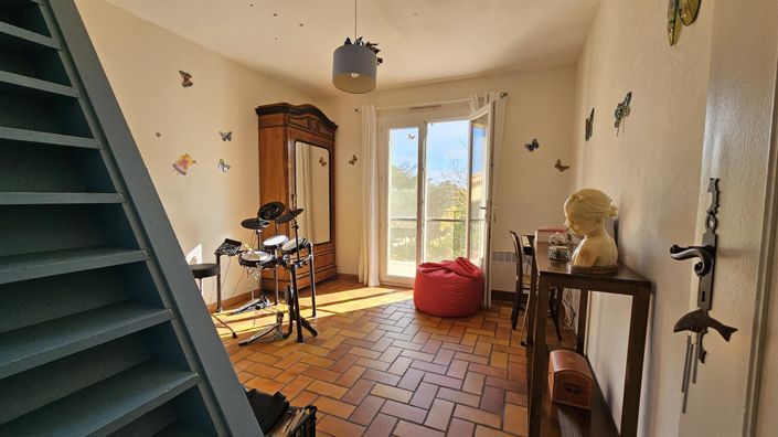 Image No.16-5 Bed House for sale