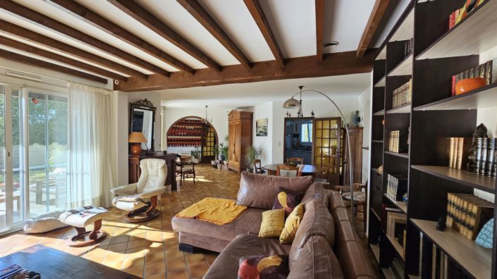 Image No.7-5 Bed House for sale