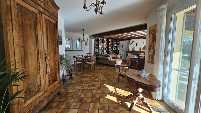 Image No.9-5 Bed House for sale