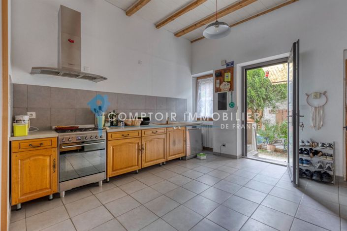 Image No.2-4 Bed House for sale