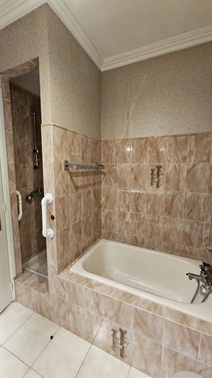 Image No.10-3 Bed House for sale